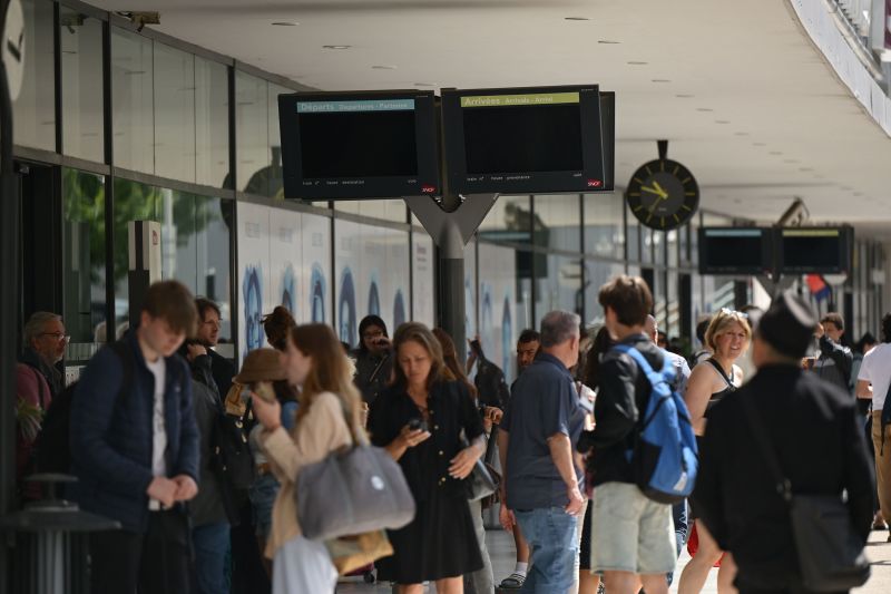 Part of southern France suffers power cut with Cannes festival also impacted